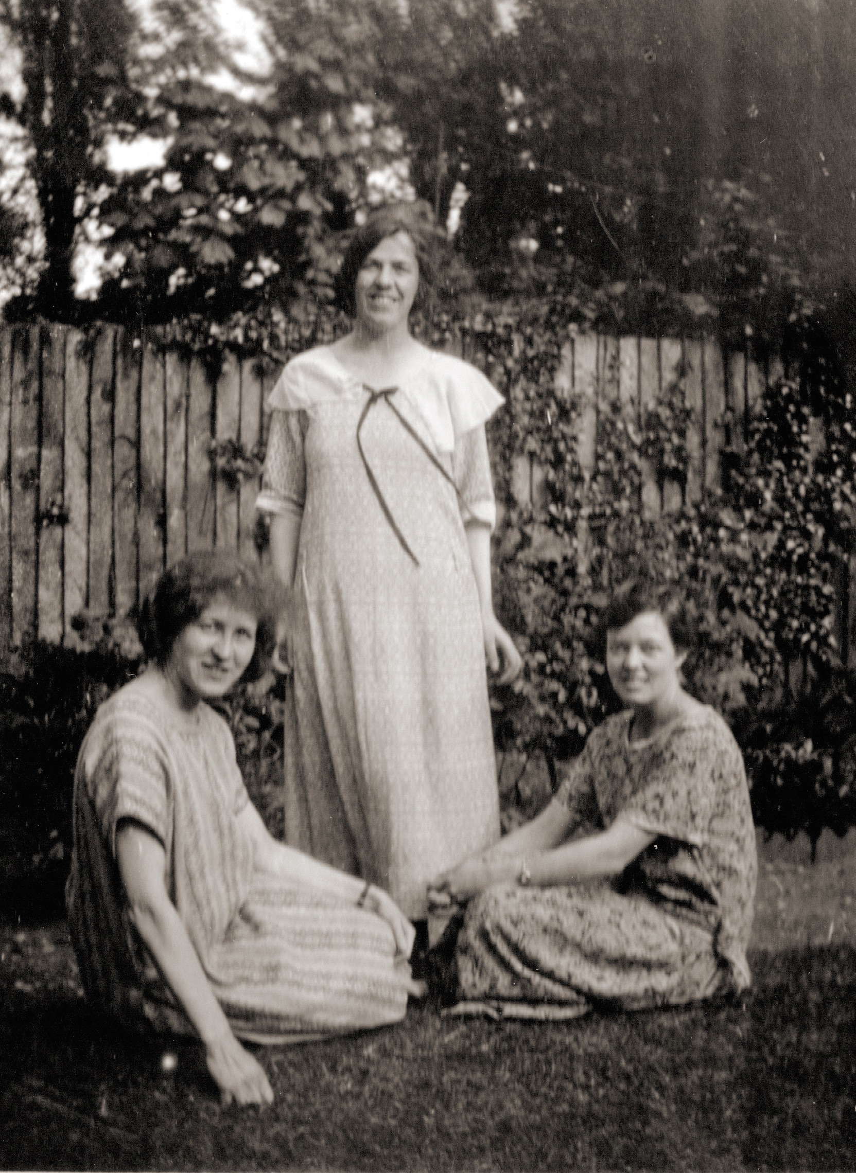 Hooke-Mildred-Ella--sister