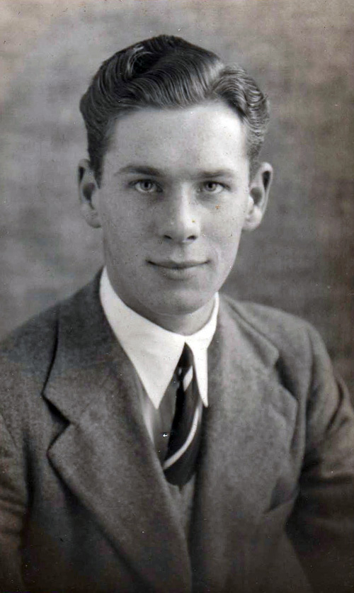 15827 Edward Henry Hooke in 1939 aged 17 photoWEB